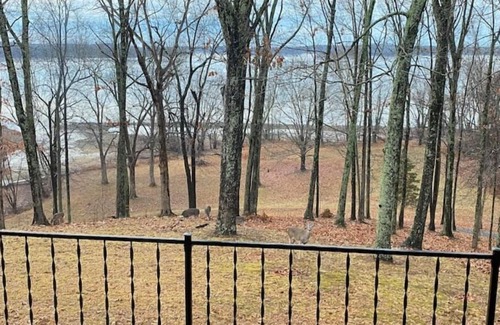 Kuttawa Casa | Lakefront getaway- Fall booking fast