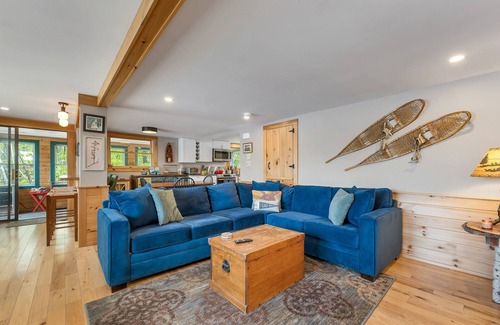 Wakefield Casa | Lakefront Getaway | Leaf Peepers | Bonfire Nights