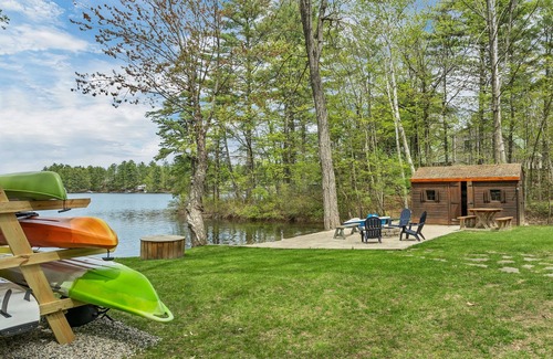 Wakefield Casa | Lakefront Getaway | Leaf Peepers | Bonfire Nights
