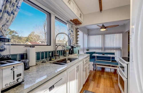 Buford Casa | Lakefront Getaway on Lake Lanier w/ Boat Dock