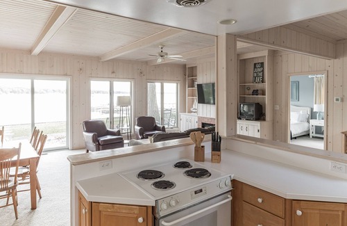 Twin Lakes Casa | Lakefront Getaway Perfect for All Seasons