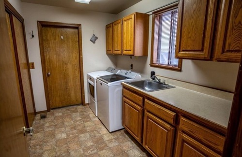 Moses Lake Casa | Lakefront Getaway. Private Waterfront Home with Dock and Sunroom.