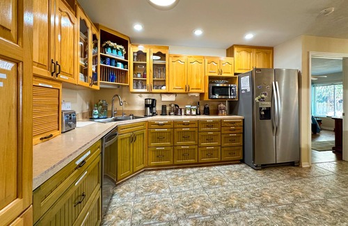 Citrus Springs Casa | Lakefront Getaway! Relax Spa Dock Kayaks Firepit Handicap Friendly