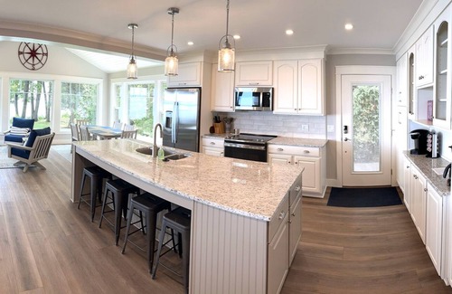 Town of Torrey Casa | Lakefront Getaway: The Blue Bungalow on Seneca Lake