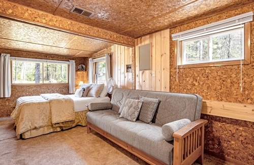 Presque Isle Cabina | Lakefront Getaway W/ Firepit, Free WiFi, Dock, & Large Deck - Dogs Welcome