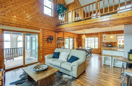 Athens Casa | Lakefront Getaway w/ Dock in Akron