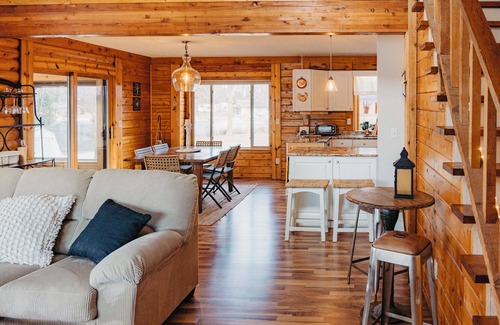 Athens Casa | Lakefront Getaway w/ Dock in Akron