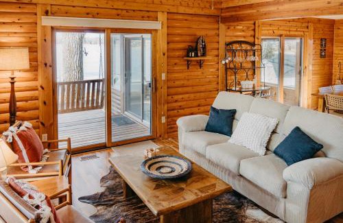 Athens Casa | Lakefront Getaway with Dock in Akron