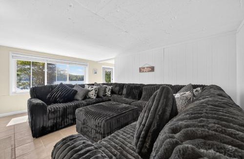 Lynn Garden Casa | Lakefront Getaway with Private Dock & Scenic Views home
