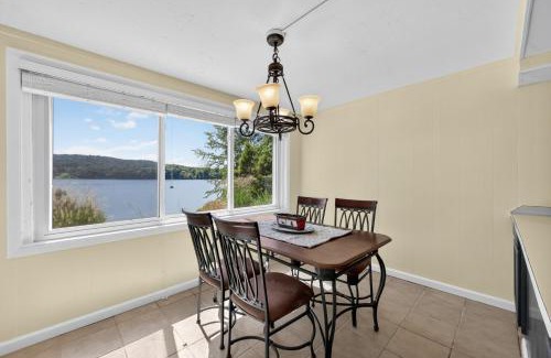 Lynn Garden Casa | Lakefront Getaway with Private Dock & Scenic Views home