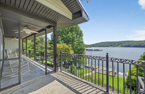 Lynn Garden Casa | Lakefront Getaway with Private Dock & Scenic Views home