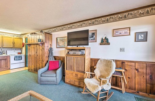 Glen Arbor Condominio | Lakefront Glen Arbor Condo w/ Boat Dock Access!