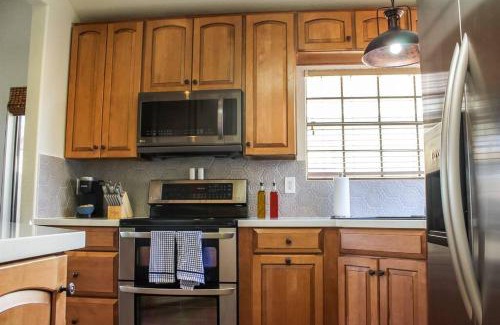 Las Casitas del Sur Casa | Lakefront Hacienda with Pool, Hot-tub, Tennis