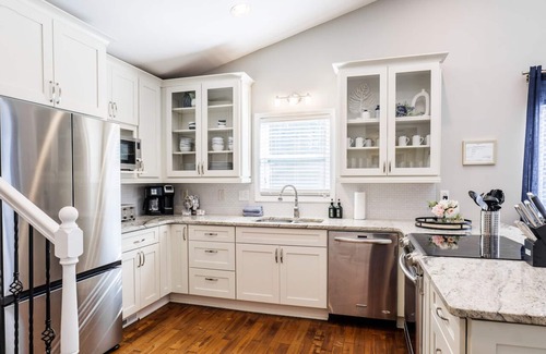 Waleska Casa | Lakefront -Heated Pool -EV Charger -Dock -Fire Pit -Kayaks -Game Room
