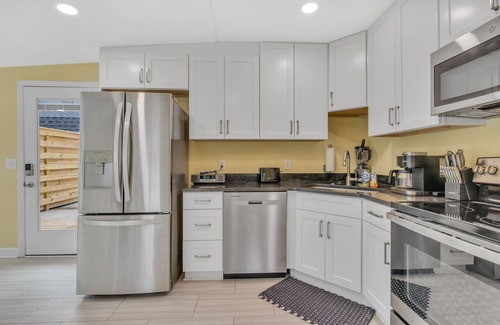 Lebanon Casa | Lakefront, Heated Pool, Sauna, Sleeps 8!