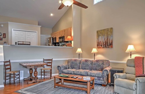 Hiawassee Casa | Waterfront 2BR Hiawassee Home w / Hot Tub!