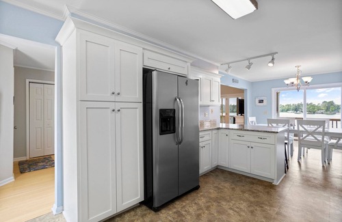 New London Casa | Lakefront Home- 7 bedroom 4.5 bath- Sleeps 16 + Game Room, PS-4 - Badin Lake, NC