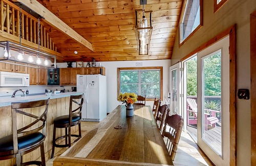 Tazewell Cabina | Lakefront home - dog-friendly, private dock, two fireplaces, and central AC