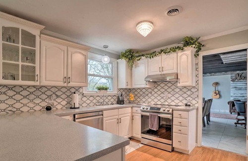 Green Hill Casa | Lakefront Home in Quiet Cove w/ Patio & Kayaks!