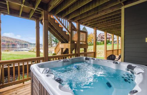 McHenry Casa | Lakefront Home Near Wisp with Great Location Dock Slip Hot Tub