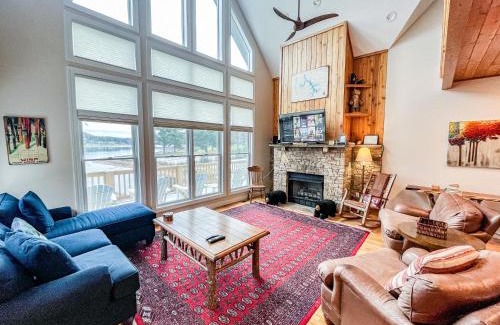 McHenry Casa | Lakefront Home Near Wisp with Great Location Dock Slip Hot Tub