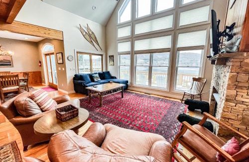 McHenry Casa | Lakefront Home Near Wisp with Great Location Dock Slip Hot Tub