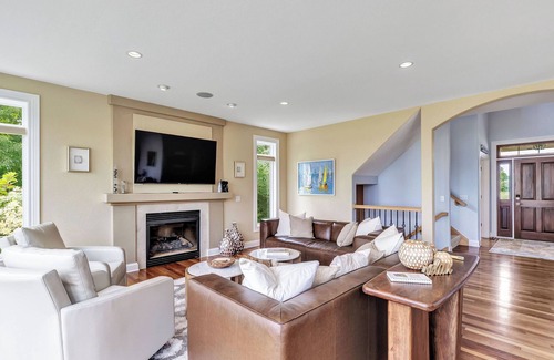 Newton Casa | Lakefront Home Offering Sweeping Views of Lake Michigan with Beach Access