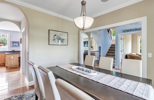 Newton Casa | Lakefront Home Offering Sweeping Views of Lake Michigan with Beach Access