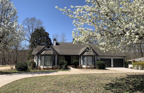 Anderson Casa | Lakefront home on Lake Hartwell. Covered boat slip, swim deck. Kayaks to use.