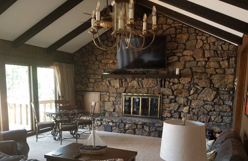 Greers Ferry Casa | Nuevo listado, casa frente al lago en Greers Ferry Lake!