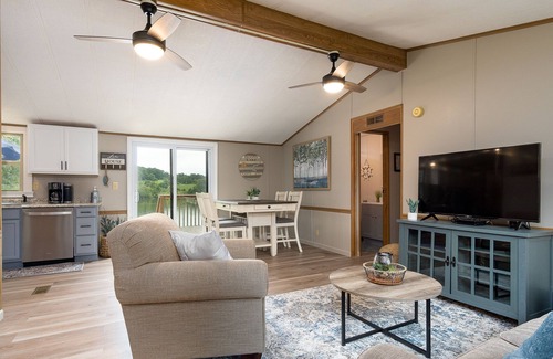 Piney Flats Casa | Lakefront home, peaceful setting, beautiful views of the lake and floating dock.