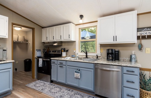 Piney Flats Casa | Lakefront home, peaceful setting, beautiful views of the lake and floating dock.