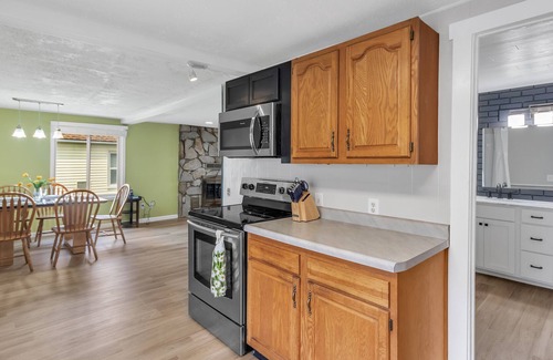 Ada Casa | Lakefront Home sleeps 10 5 minutes from Cannonsburg ski lodge,