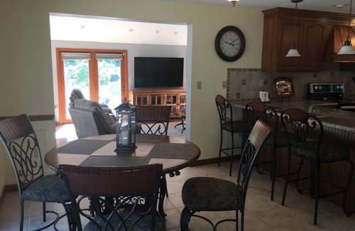 Laconia Casa | Lakefront Home, motos de nieve y Cross Country Skiiers Paradise!