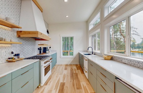 Anderson Island Casa | Lakefront home w/modern kitchen, wifi, great views & private dock