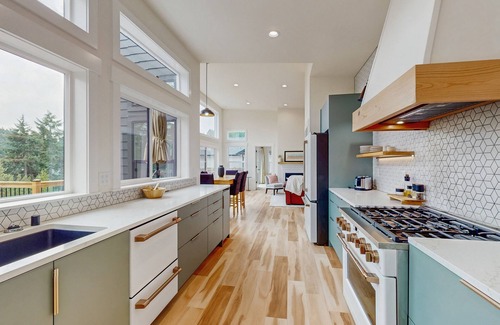 Anderson Island Casa | Lakefront home w/modern kitchen, wifi, great views & private dock