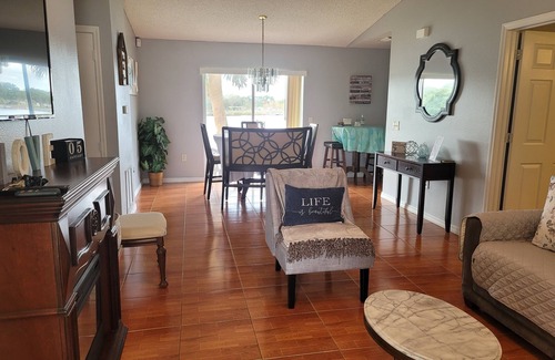 Eustis Casa | Lakefront Home