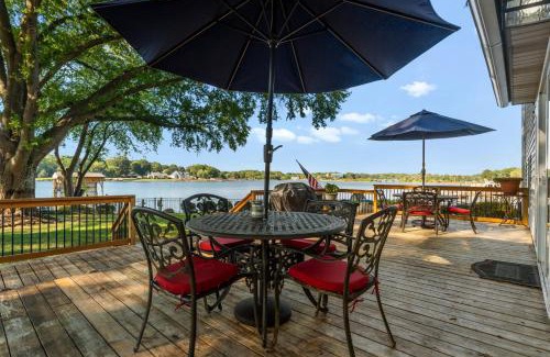 Mount Mourne Casa | Lakefront Home w Dock Game Room Hot Tub Ponderosa Peninsula by AvantStay