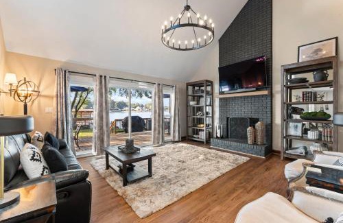 Mount Mourne Casa | Lakefront Home w Dock Game Room Hot Tub Ponderosa Peninsula by AvantStay