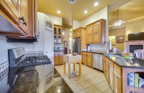 Grove Casa | Lakefront Home w/ Furnished Deck in Grove!