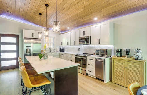 Gainesville Casa | Lakefront Home w/ Private Dock in Gainesville!