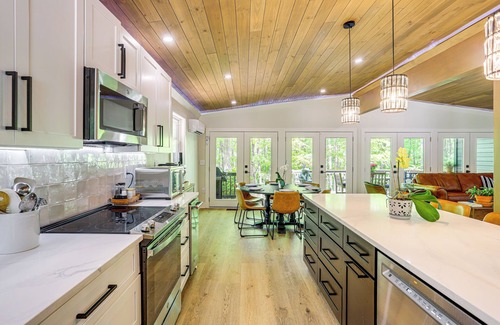 Gainesville Casa | Lakefront Home w/ Private Dock in Gainesville!