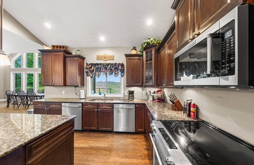 Jacksboro Casa | Lakefront home w/pool & hot tub