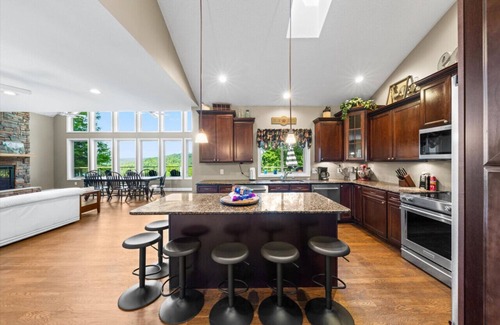 Jacksboro Casa | Lakefront home w/pool & hot tub