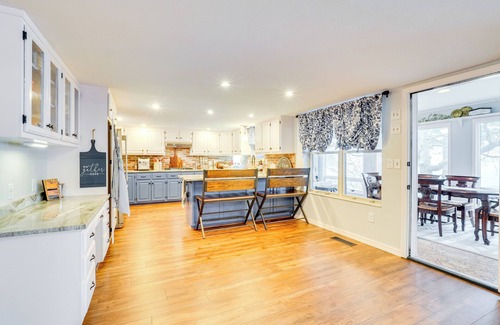 Grove Casa | Lakefront Home w/ Private Dock in Grove