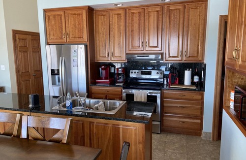 Cloverdale Casa | Lakefront Home with a spectacular view