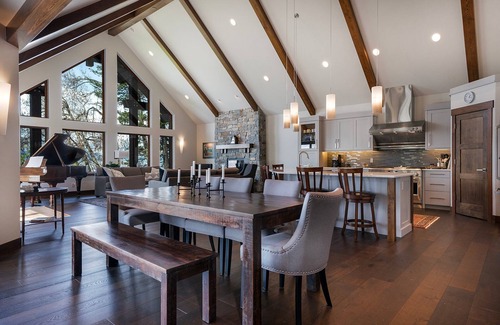 Bigfork Casa | Lakefront home with boat dock & private hot tub!