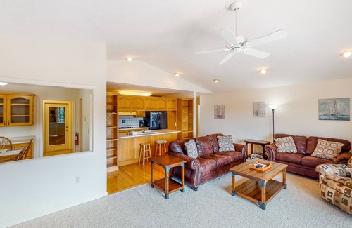 Dandridge Casa | Lakefront home with free attraction tickets, deck, hot tub, and pool table