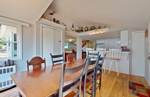 Valois Casa | Lakefront home with large deck, dock, kayak, & gorgeous views