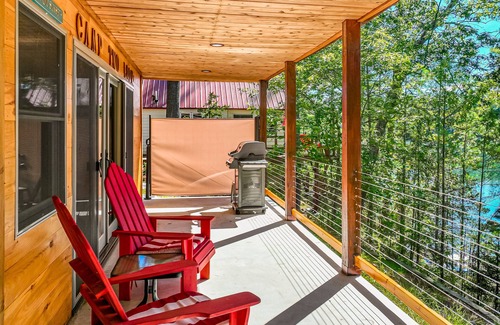Oxford Cabina | Lakefront home with lovely lake views - one mile from the casino